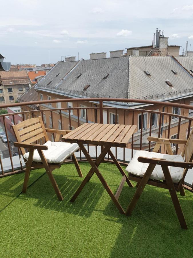 Modern Top Floor Loft With Balcony Budapest Eksteriør billede