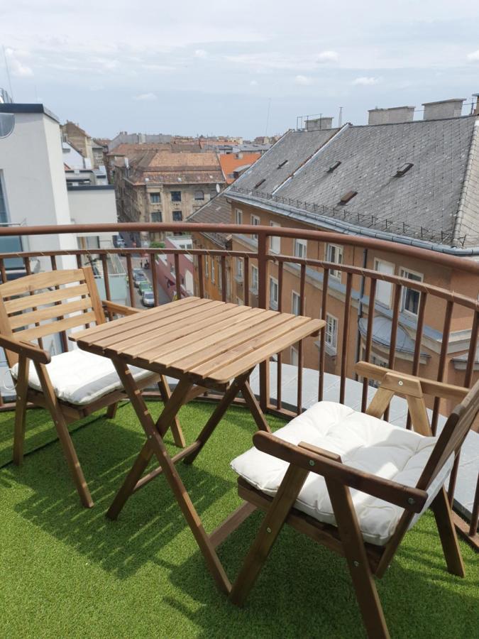 Modern Top Floor Loft With Balcony Budapest Eksteriør billede