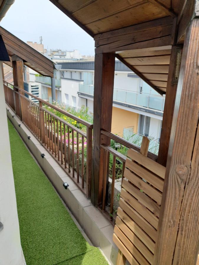 Modern Top Floor Loft With Balcony Budapest Eksteriør billede