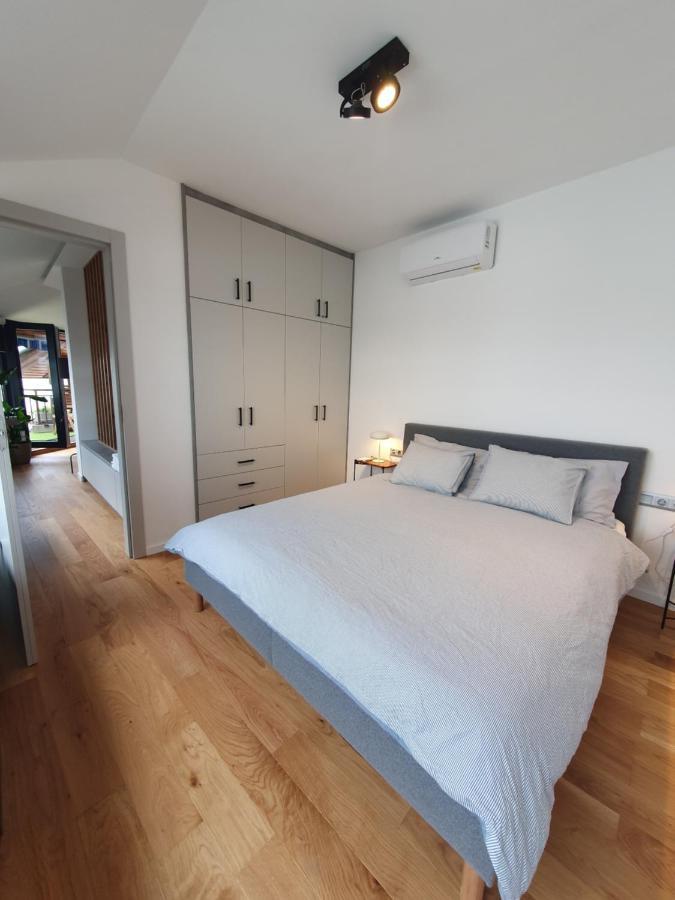 Modern Top Floor Loft With Balcony Budapest Eksteriør billede